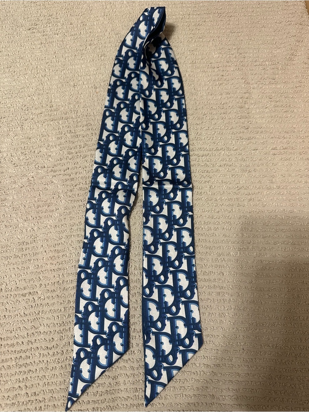 New Stylish Silk (Scarf/Bandeau/Twilly)
40”X 2 1/2”